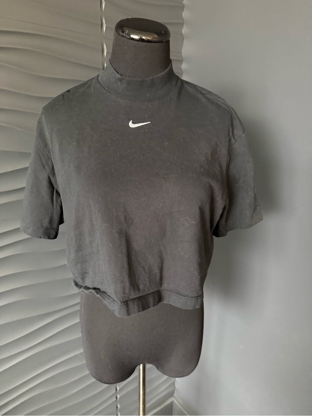 Nike Cropped Short Sleeve Tee in Black Size Small